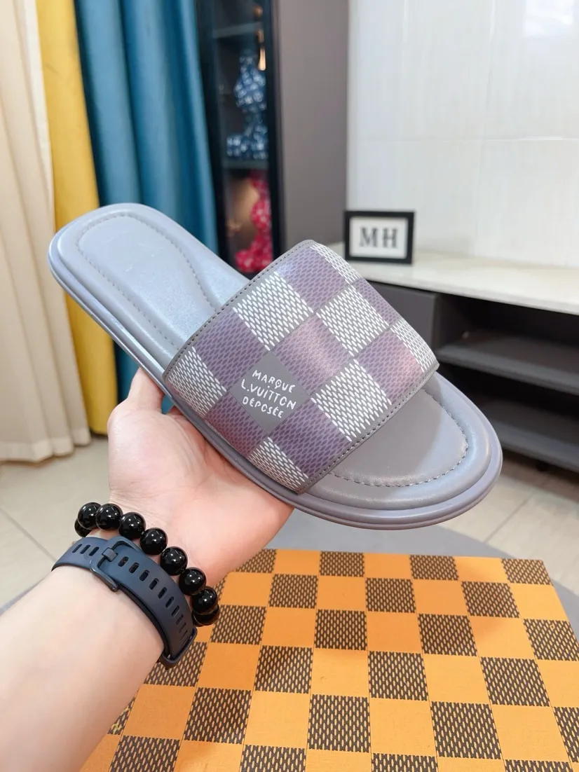 Men's shoes 💰340🌹🌹 (lv-Louis Vuitton) New men's slippers, high-end boutique, exquisite embossed logo decoration on the upper, fine workmanship, super soft soles, casual, loose and comfortable, a must-have in summer! \nsize：38-44
